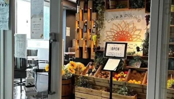 Cafe＆Dining Hanaむこう 向日市役所 本館５f - 向日市