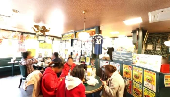 ラッキーピエロ 五稜郭公園前店 - 函館市