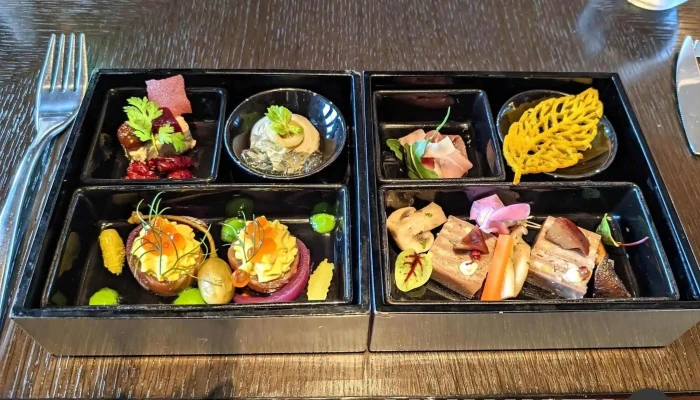 Dining Bar Table 9 Tokyo 弁当 - 港区