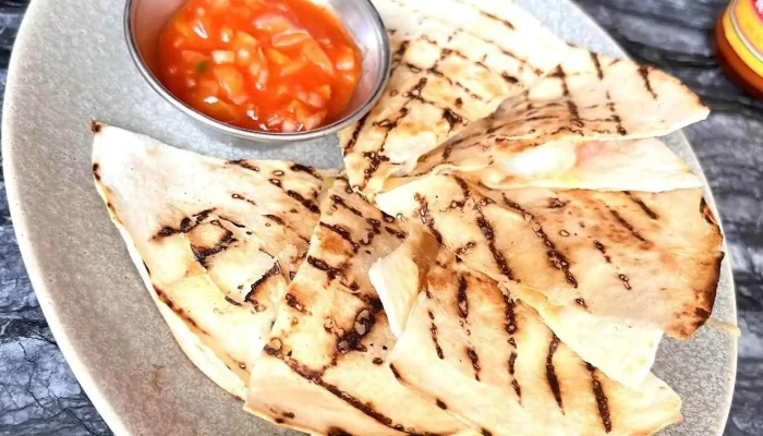 El Caliente Modern Mexicano -  ケサディーヤ - 港区