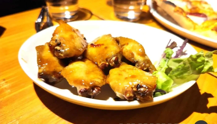 Niseko Yummys Pizza ニセコヤミーズピザ 鶏手羽 - 倶知安町