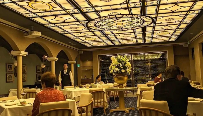 Ristorante Canovianoリストランテ カノビアーノ 雰囲気 - 目黒区
