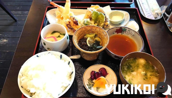 お食事処 八角 -  味噌汁 - 新庄市