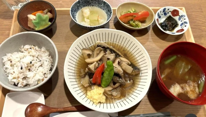 ごはんや囲かこい 味噌汁 - 寝屋川市