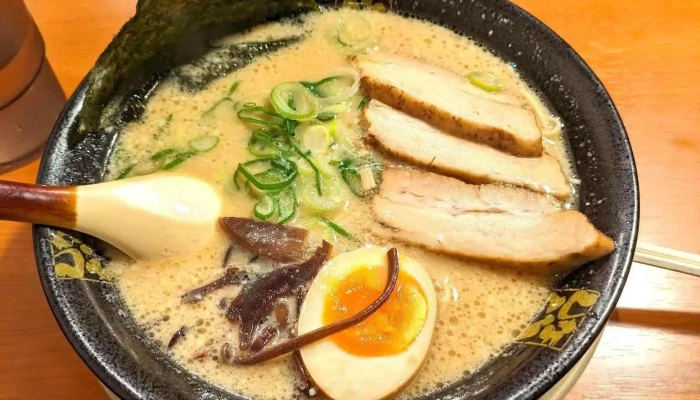 しなとら 半田店 -  豚骨ラーメン - 半田市