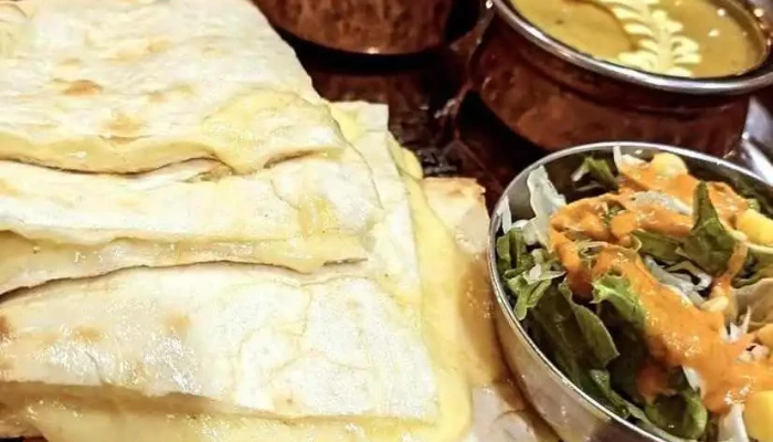 インド料理モティマハル -  ナン - 見附市