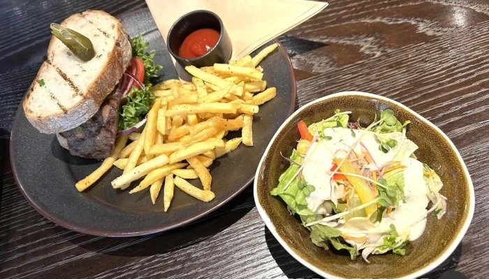 ウルフギャングパックpizza Bar アレア品川店 チキンサンド - 港区