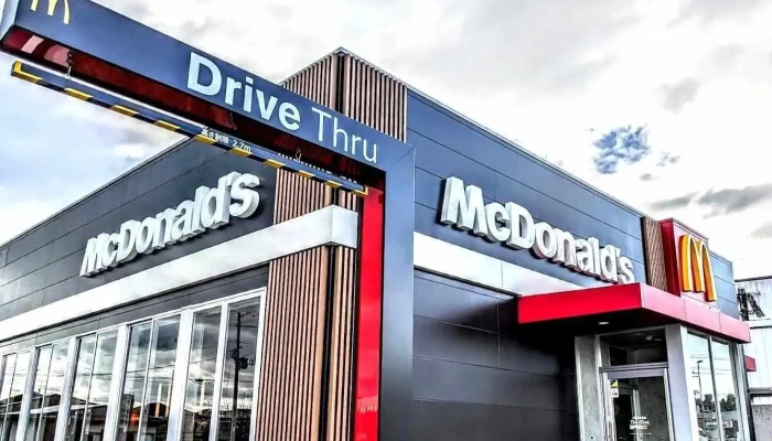 マクドナルド ４号線本宮店 - 本宮市