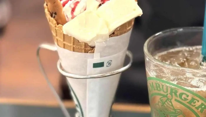ラッキーピエロ 五稜郭公園前店 -  アイスクリーム - 函館市