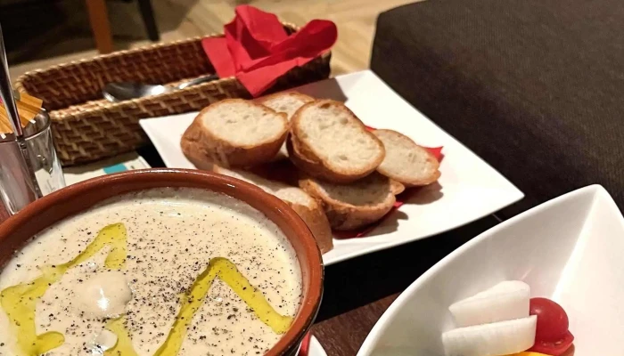ワインとお料理 Be -  Inビーイン カタログ - 寝屋川市