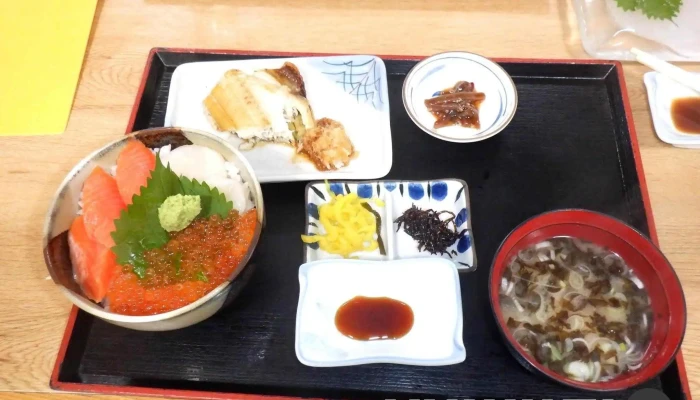 函館朝市すずや食堂 -  刺身 - 函館市