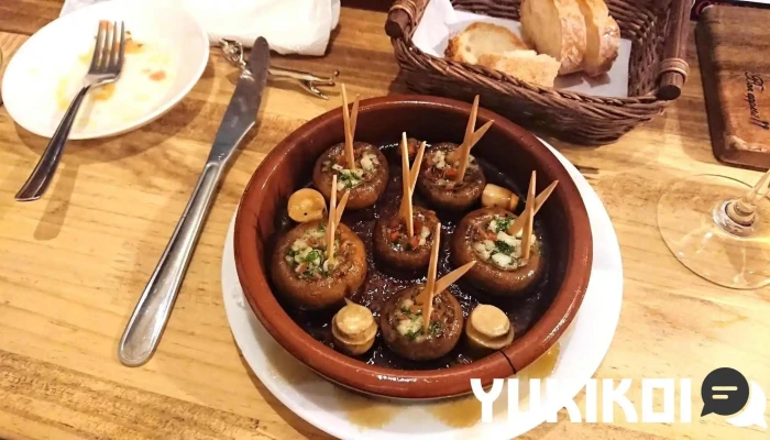 岸町スペインバル クズザンポ -  エスカルゴ - さいたま市