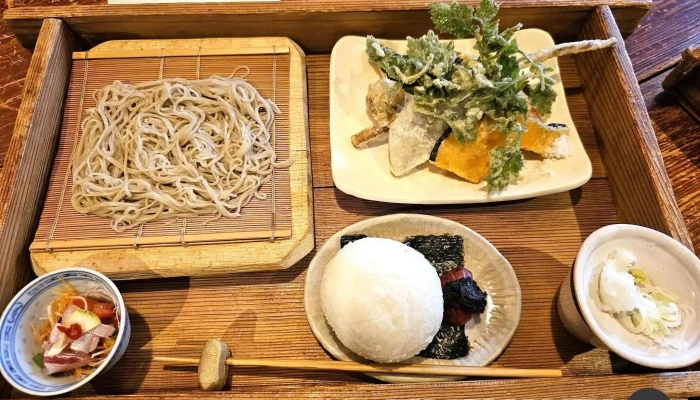 手打蕎麦 さるのこしかけ -  麺 - 萩市