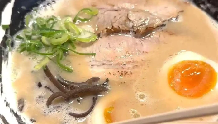 濃厚煮干とんこつラーメン寝屋川石田てっぺい -  豚骨ラーメン - 寝屋川市