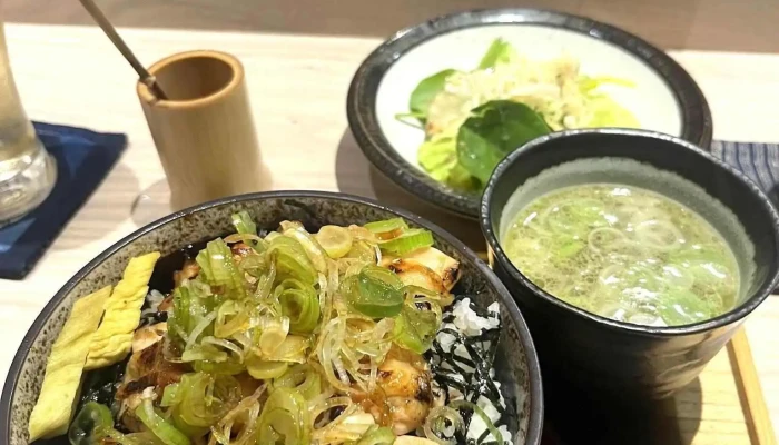 炭火焼鳥 備長 -  丼物 - 柏崎市