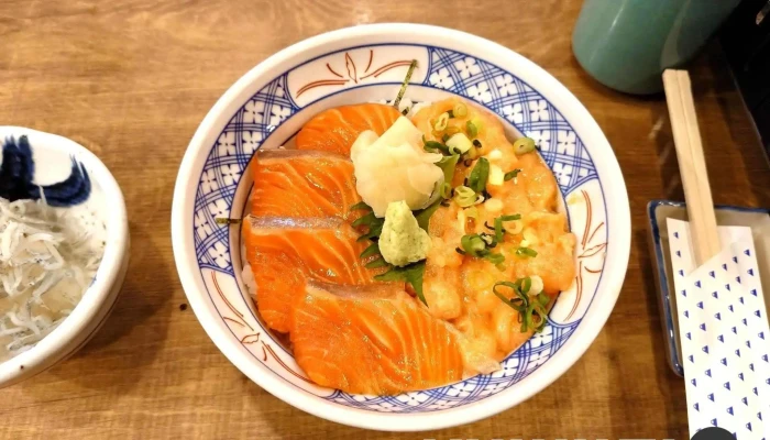 磯丸水産 浦和西口店 -  丼物 - さいたま市