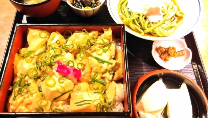 良彌 奥の庭 -  親子丼 - 京都市