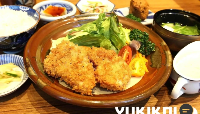 鶏飯 郷土料理 愛かな -  豚カツ - 奄美市